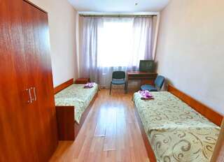 Отель Отель Спорт Пинск Двухместный номер с 2 отдельными кроватями и общей ванной комнатой-5
